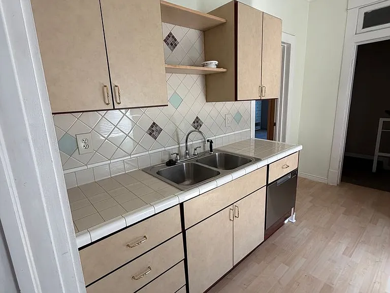 625 E Wilmington Ave — Photo 12