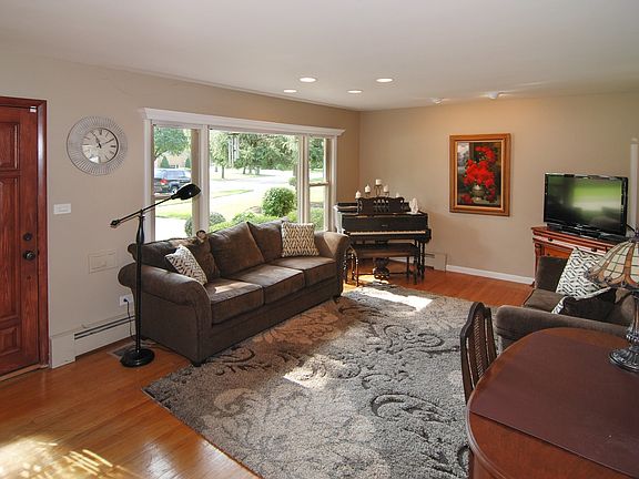 4th image of 8018 W Courtland Ave