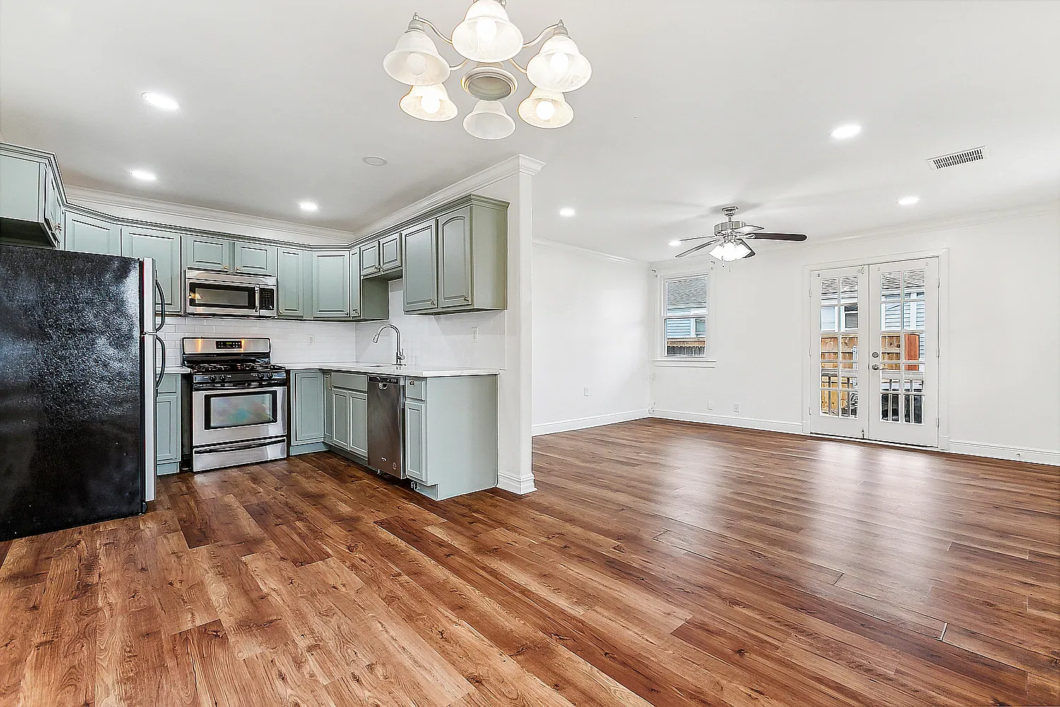 4 bed, 1600 sqft, $2,400 — Photo 2