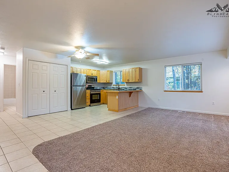 1290 N Hoka Hay Cir — Photo 4