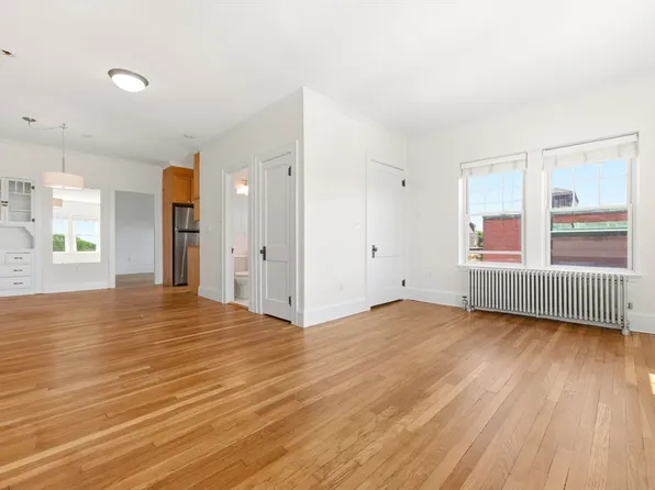 21 Bradlee Rd APT 54, Medford, MA 02155