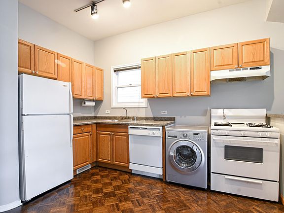 4th image of 1939 W Wellington Ave APT 1