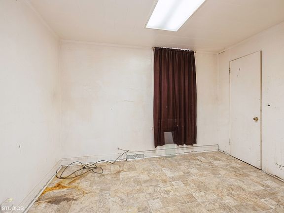 4th image of 5919 W Corcoran Pl