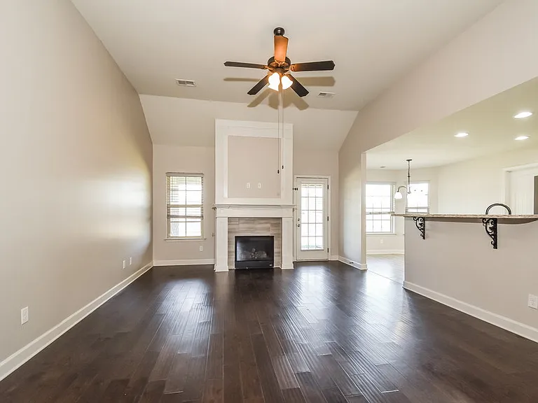 3469 Marion Ln — Photo 6
