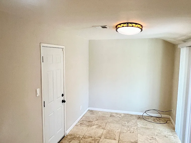 2436 Parkwood Dr — Photo 9