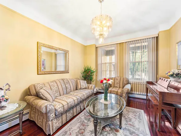 415a 57th Street image 2 of 37