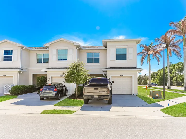 2911 NW Treviso Cir — Photo 1