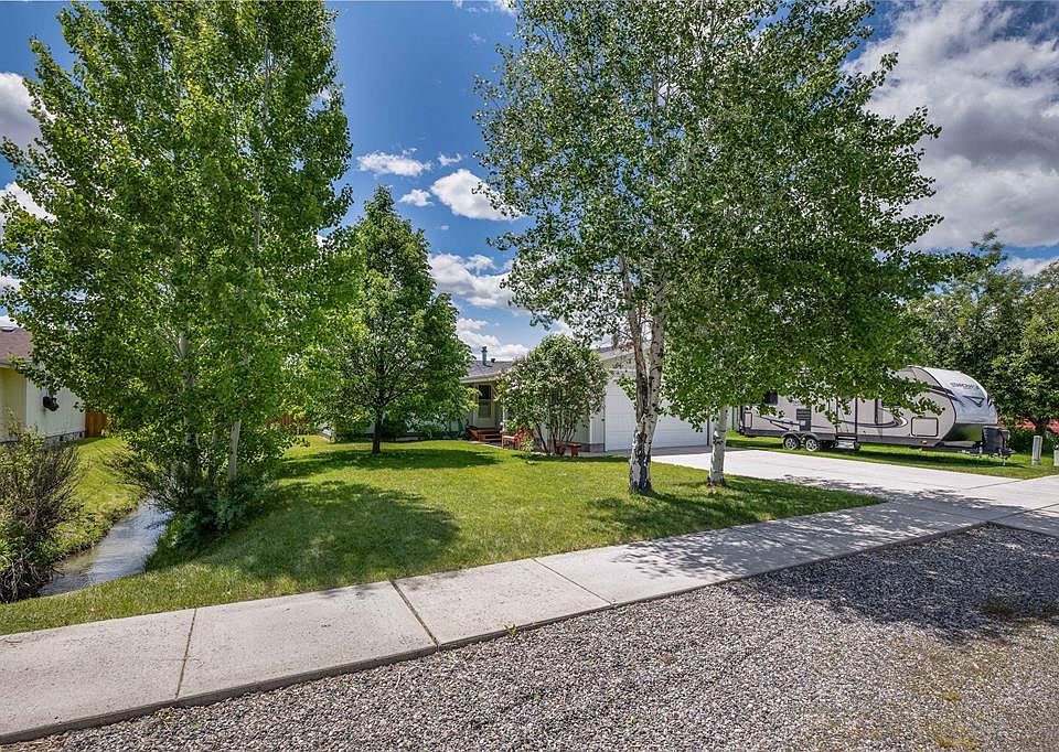 1st image of 710 Oakwood Dr