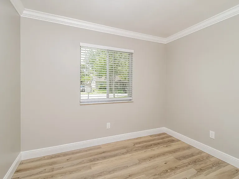 517 Sean Ct — Photo 14
