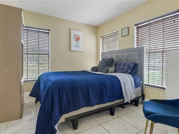 150 Santa Clara Dr APT 2, Naples, FL 34104