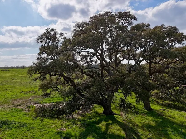 494 County Road 217c, Schulenburg, TX 78956