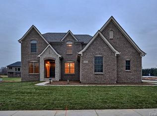 51773 Pierce Dr, Northville, MI 48167