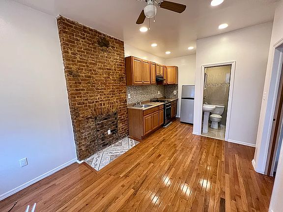 2nd image of 568 Macon St #2