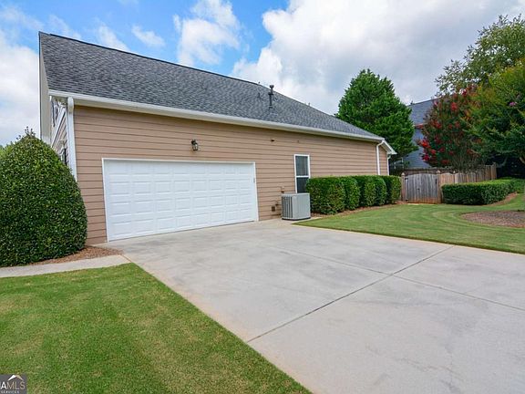 5th image of 130 Oak Haven Dr