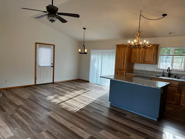 1153 Enstad Ln, Silverton, OR 97381