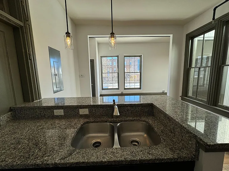 1100 Hull Street Apartments — Photo 1