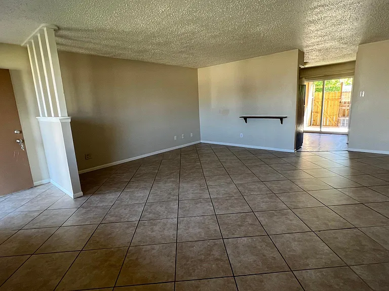 2110 Hunt Dr #B — Photo 2