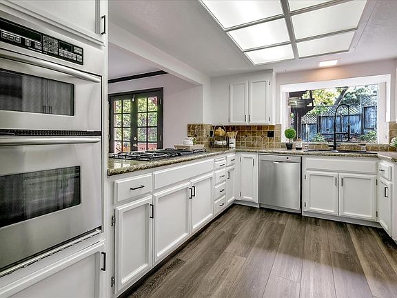 5th image of 464 Lockewood Ln