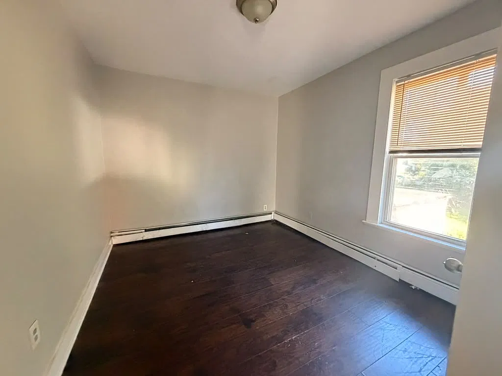 5 bed, $2,300 — Photo 3