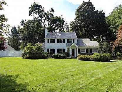 4 Beechwood Dr photo 1