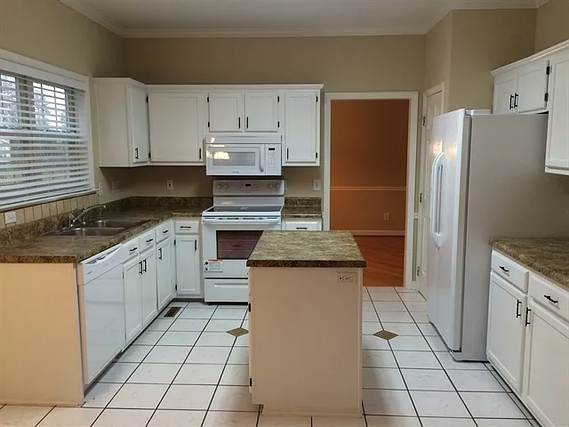 Building Photo - 3520 Huntingridge Dr