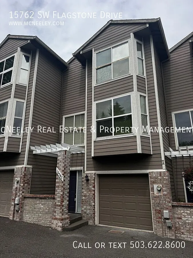 $600 OFF Your First Month's Rent This Charming Sexton Mt Town Home Won't Last Long! — Photo 1