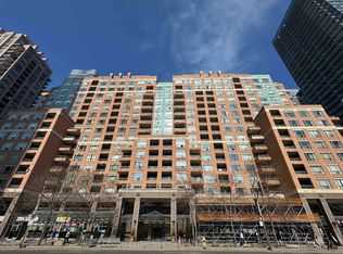 887 Bay St #904, Toronto, ON M5S 3K4