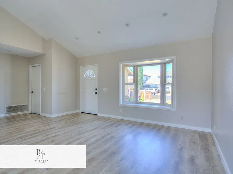 15326 Swarens Ct — Photo 5