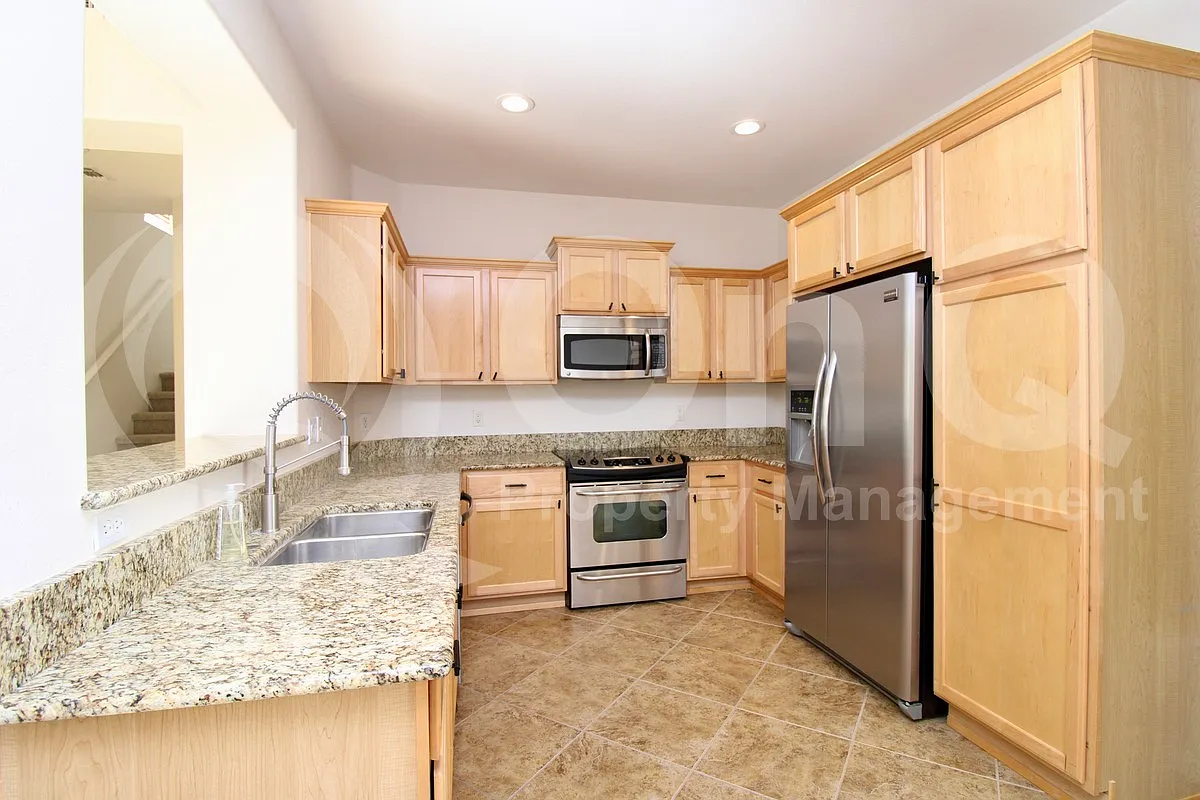 2 bed, 2.5 bath, 1307 sqft, $1,895 — Photo 3
