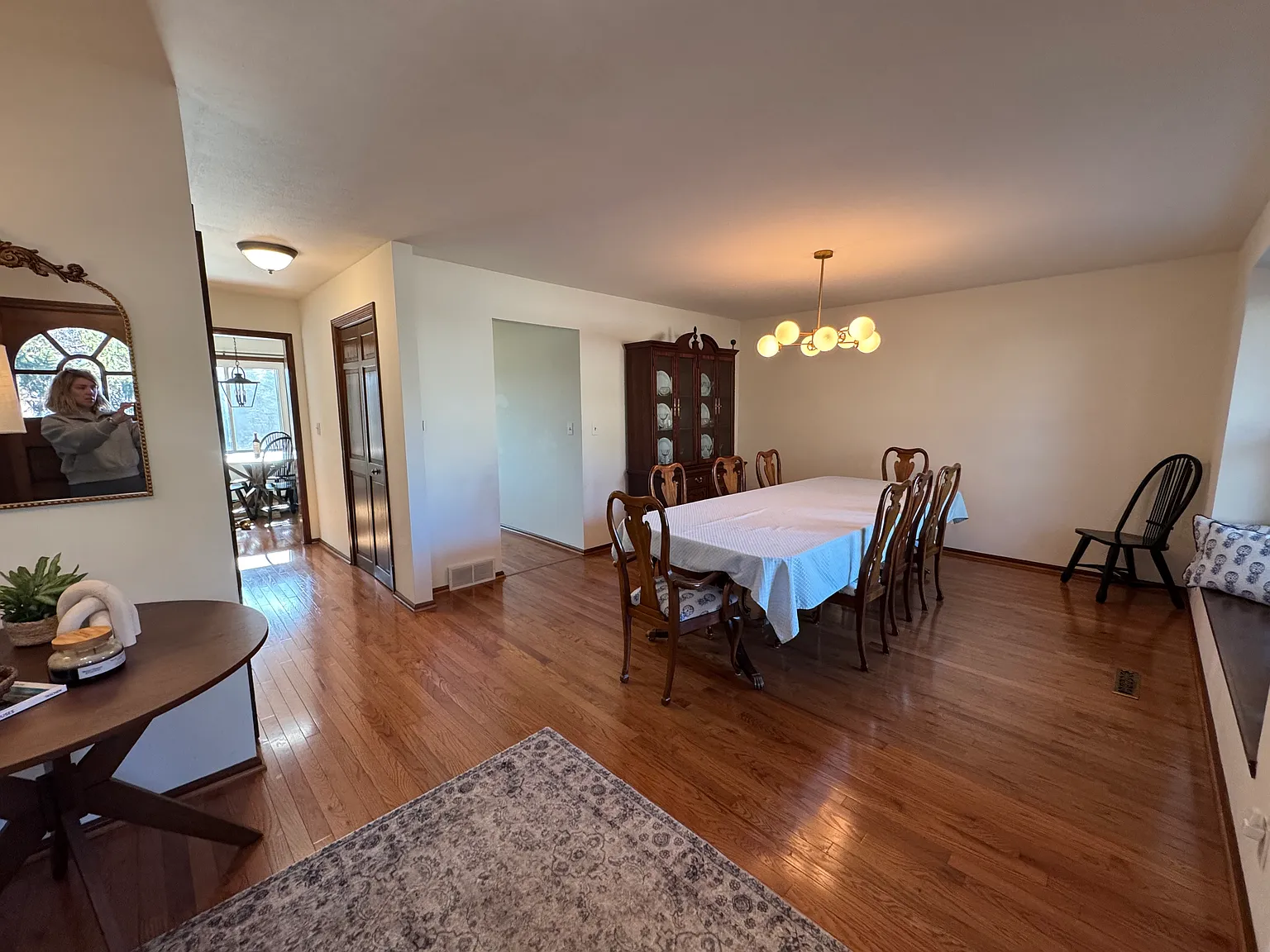 4 bed, 2.5 bath, 2356 sqft, $3,600 — Photo 3