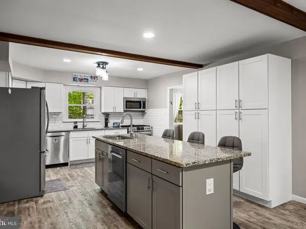 11 Forage Ln, Cherry Hill, NJ 08003