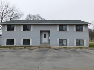 82 Northwood Dr APT 4, Hiawatha, IA 52233