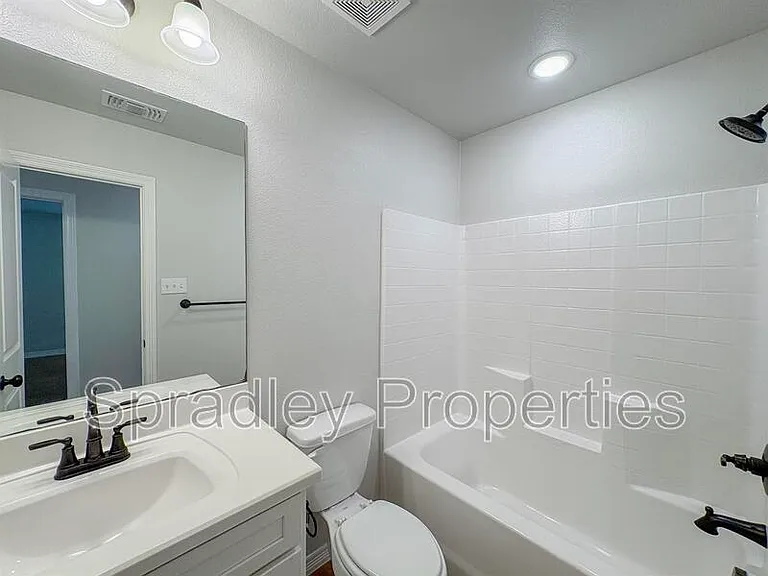 206 Juniper Dr #B — Photo 9
