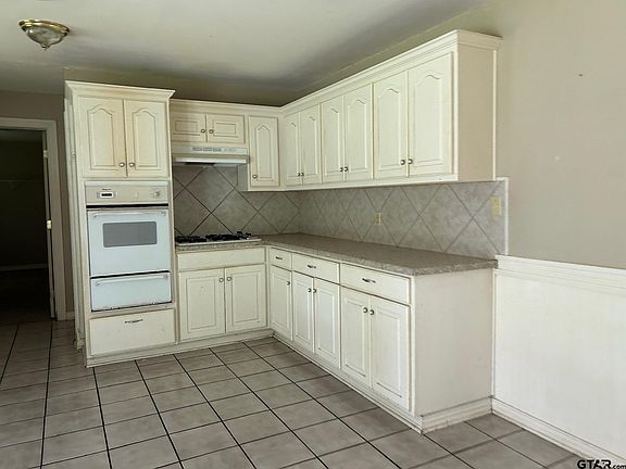 3rd image of 201 Shamrock Dr