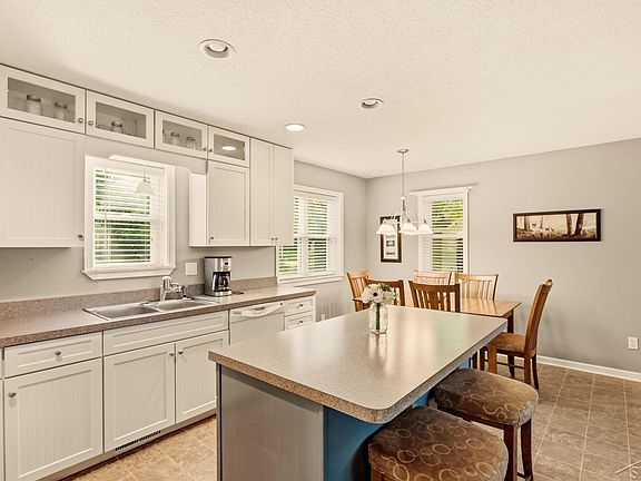 5th image of 3272 Ozark Rd