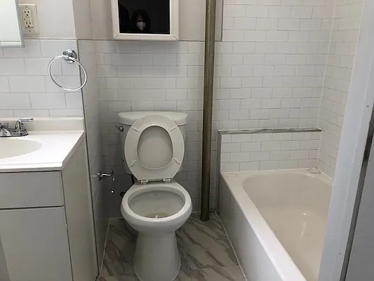 Rented by Alexiou Realty | media 2