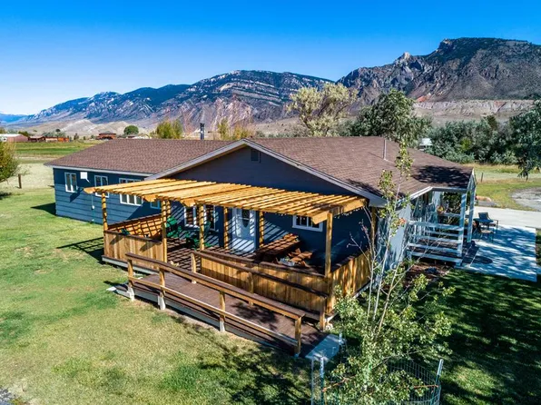 11 Cedar Mountain Dr, Cody, WY 82414
