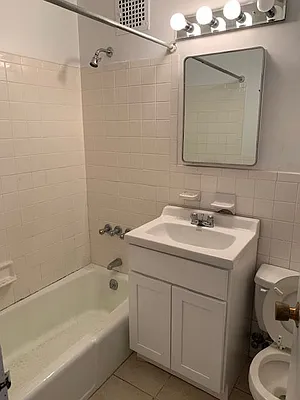 Rented by Salon Realty Corp | media 12