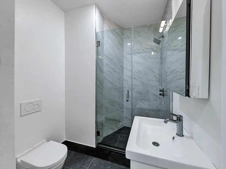 333 E 13th St #7 — Photo 7