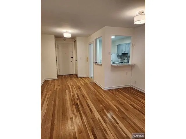 3020 Edwin Ave APT 3C photo 1