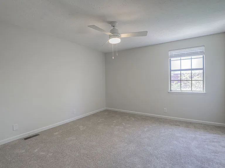 135 Brentwood Sq — Photo 12