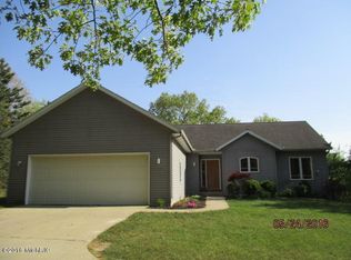 2110 Hilltop View Dr, Dorr, MI 49323