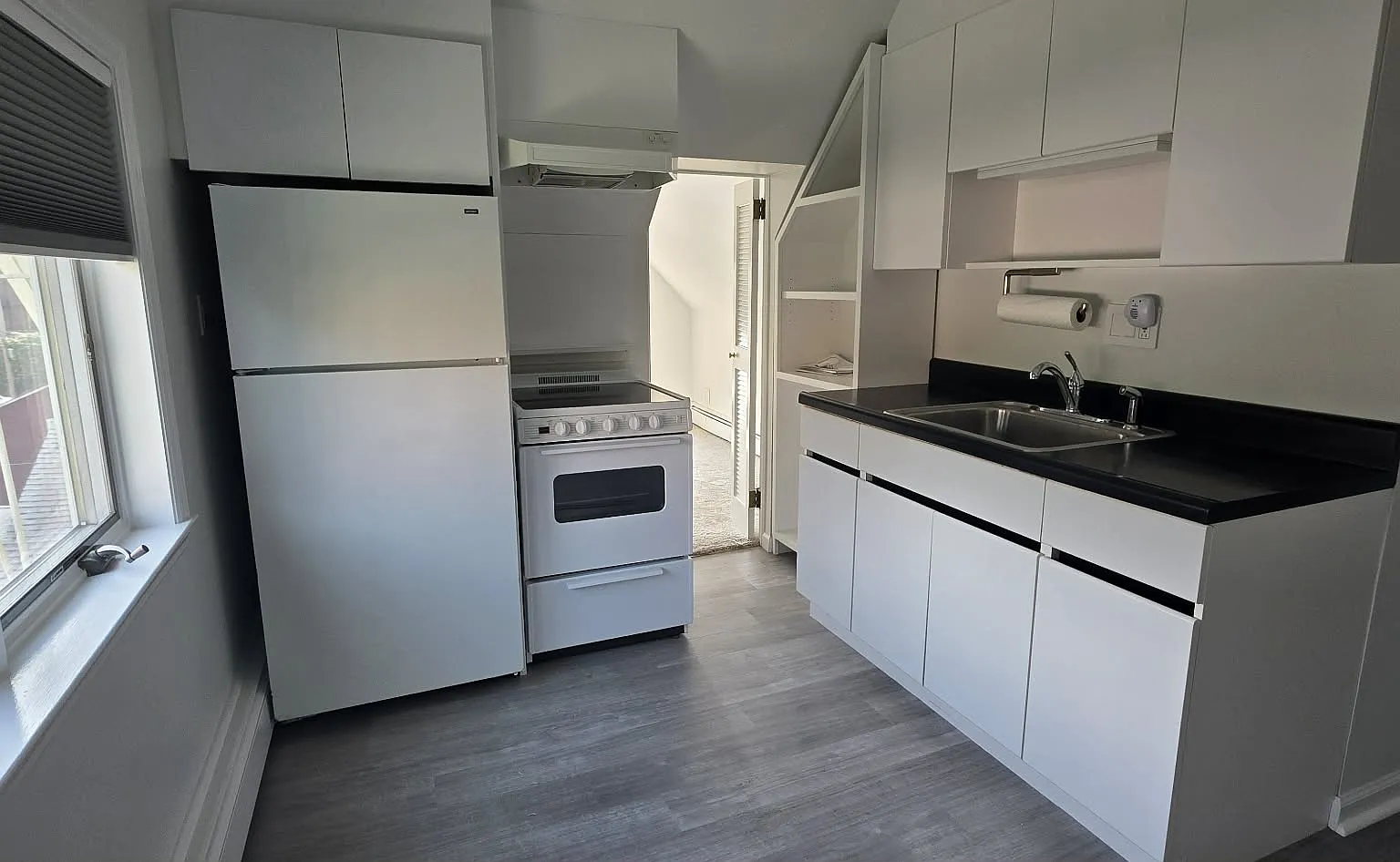 1 bed, 700 sqft, $2,200 — Photo 3