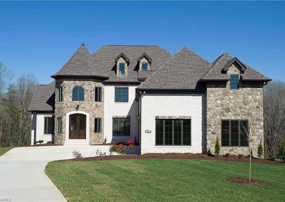 1st image of 150 Cobblestone Walk
