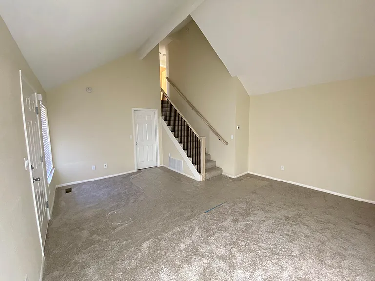3916 Pheasant Dr — Photo 4