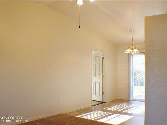 5th image of 10403 Broken Oak Ct