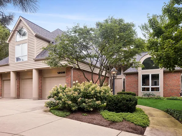 1208 Fox Trail Ct, Naperville, IL 60540