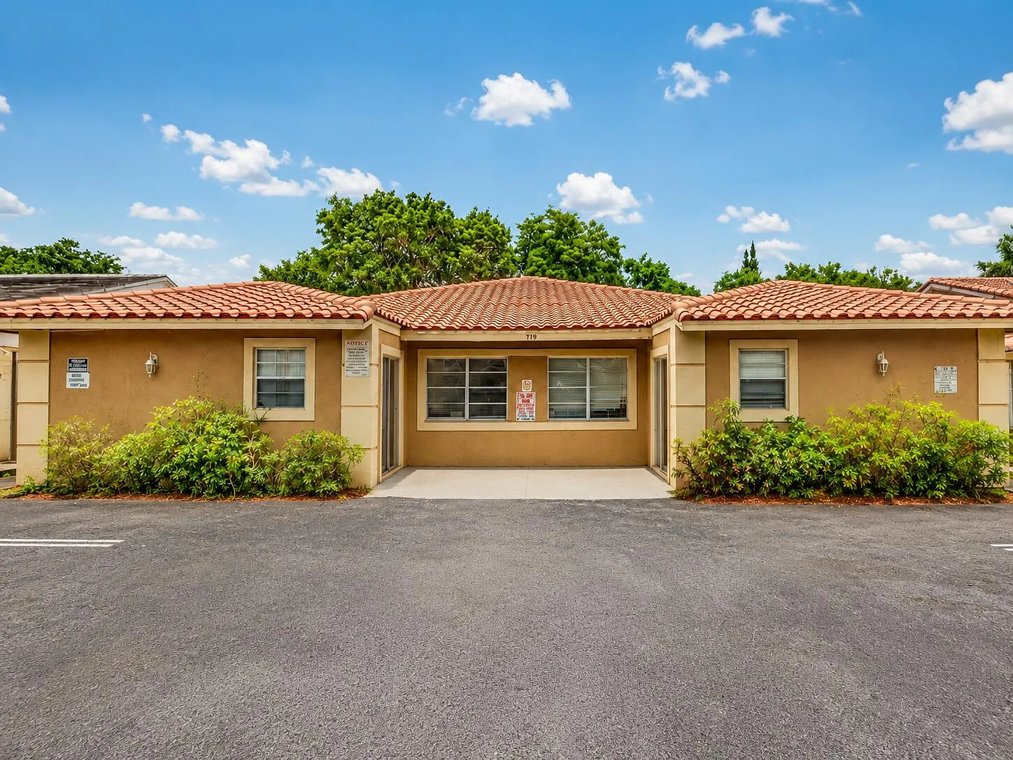 3 bed, 2.0 bath, 1100 sqft, $2,400 — Photo 1