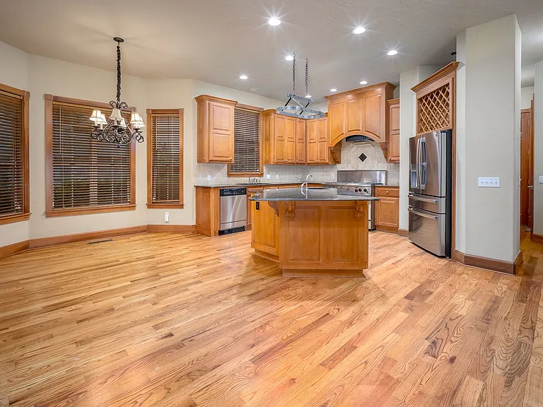 1032 W Lindsey St #A — Photo 7