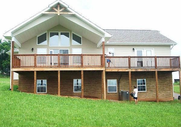 rear, faces mountain views